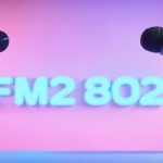 “전파의 혁명: FM802와 FM COCOLO의 획기적인 이중 음악 프로그램”